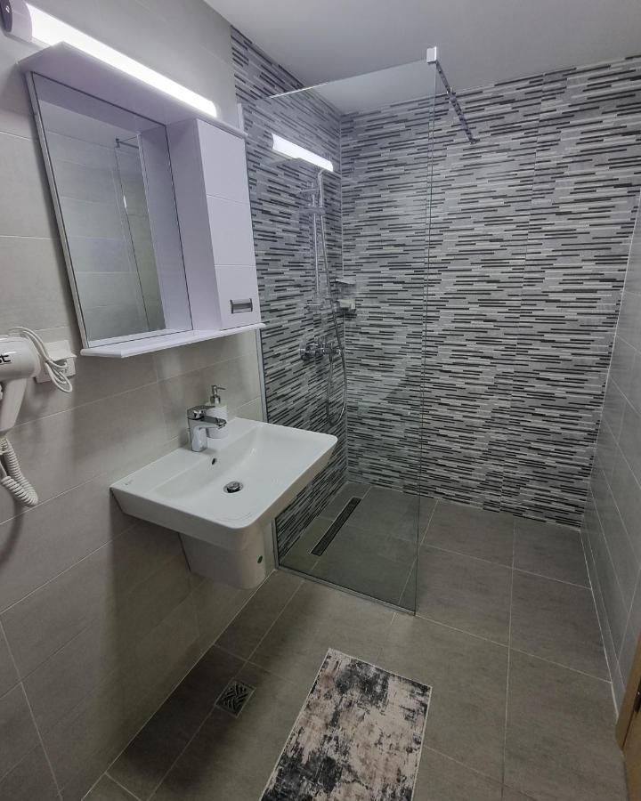 Modern & Trendy Apartment 스코페 외부 사진